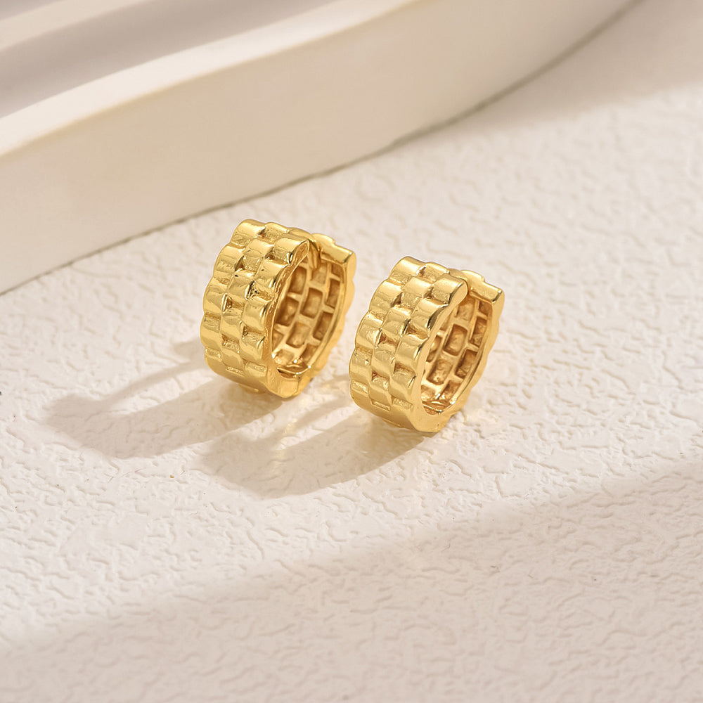 18K Gold-Plated Simple Geometric Charm Chain Womens Polished Textured Shiny Hoop Earrings 0.59 in E43 product image 1